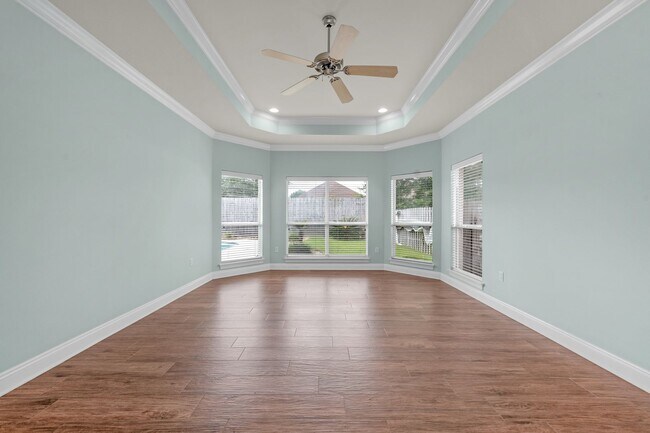 Building Photo - Luxury Living with Saltwater Pool, Florida Room & Generator