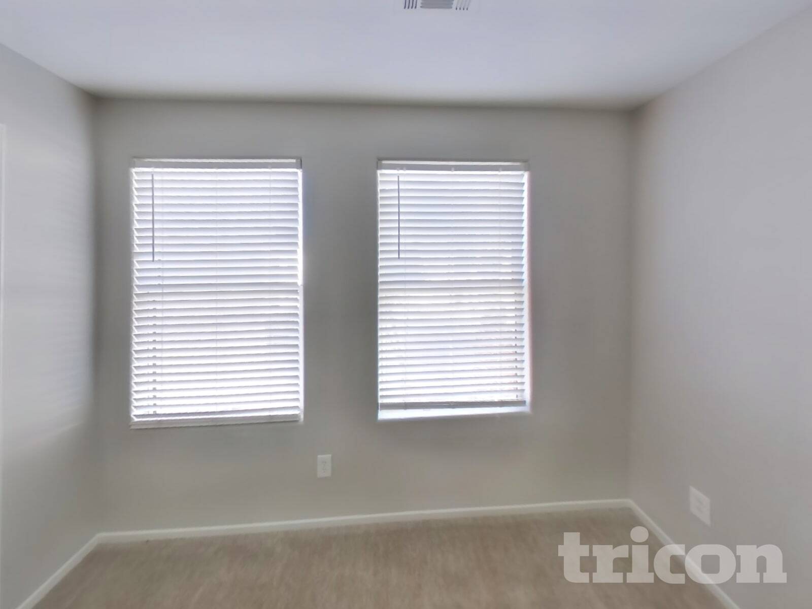 Building Photo - 2114 Seattle Shore St