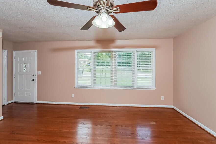 Building Photo - 417 19th Terrace NE