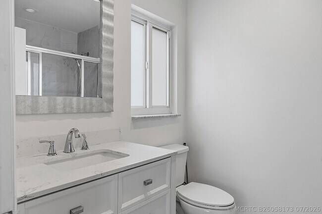Building Photo - 2910 NE 40th Ct