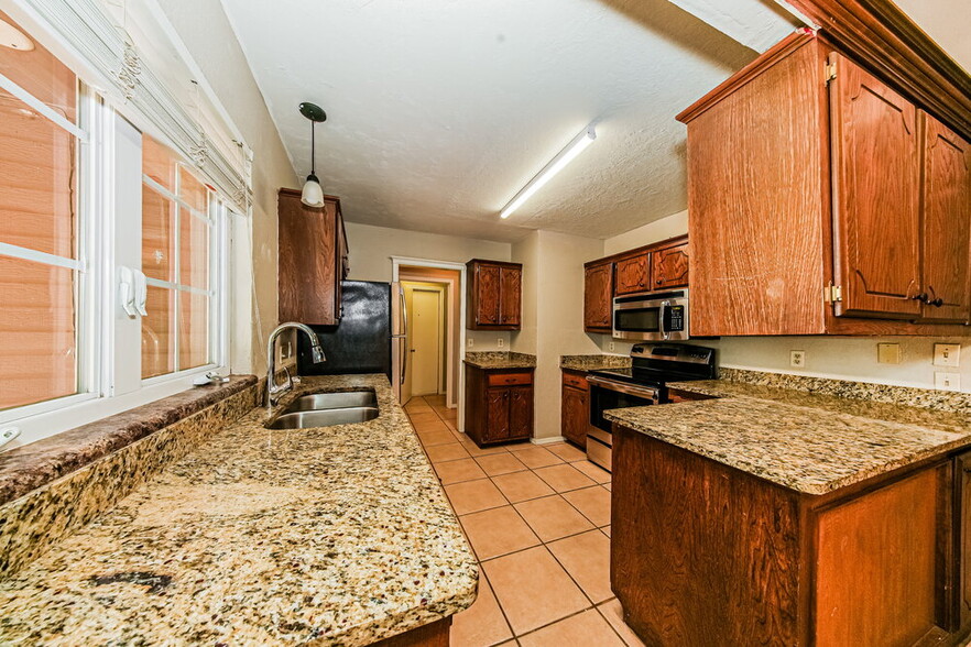 Building Photo - 8117 Turtle Dove Dr