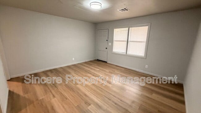 Building Photo - 3214 S St Clair Ave