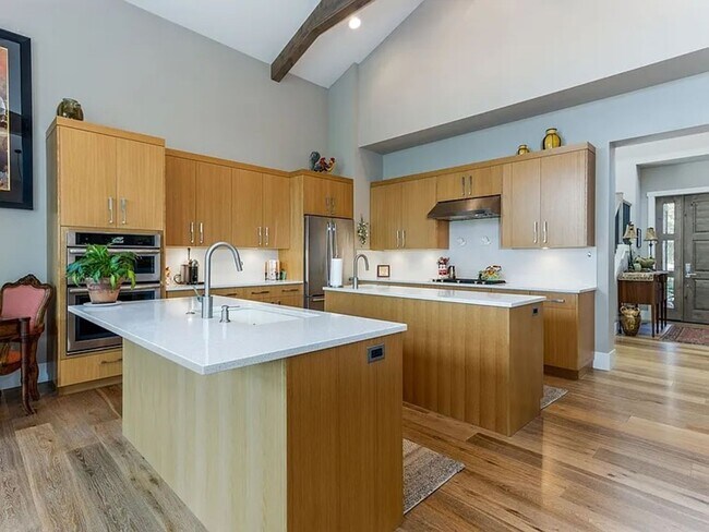 Building Photo - Spacious Tetherow Home with Community Amenities