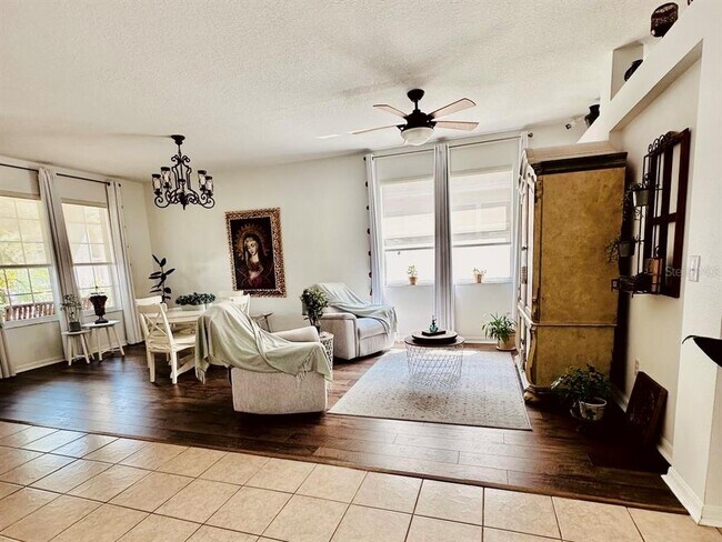 Building Photo - 24900 Oakhaven Ct