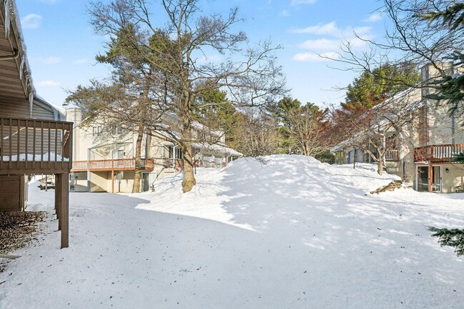 Building Photo - 2 BED 2 BATH CONDO NEAR BEACH