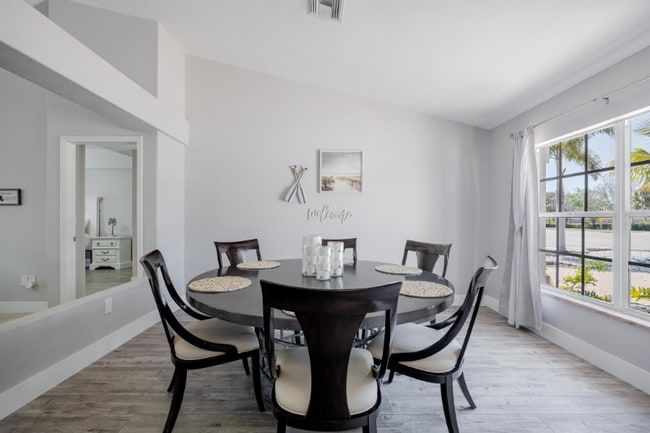 Building Photo - 2211 Surfside Blvd