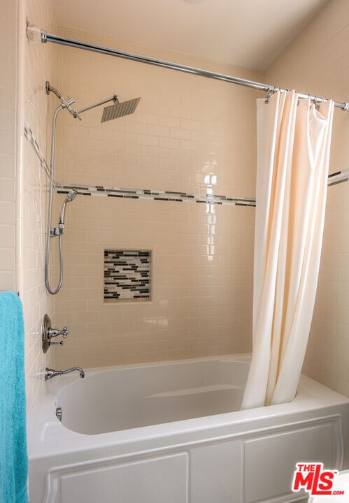 Building Photo - 12142 Hollyglen Pl