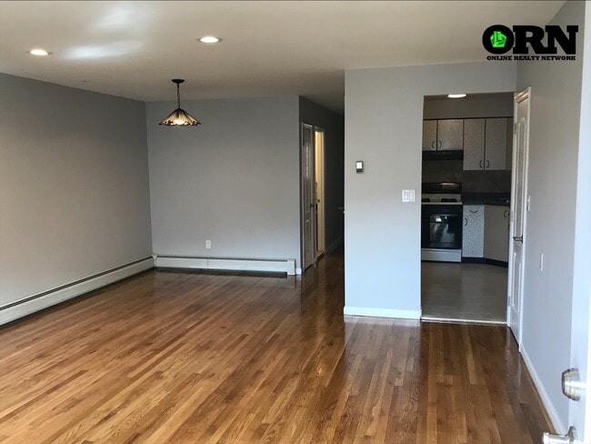 Building Photo - 2355 E 13th St