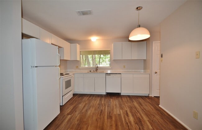 Building Photo - 83 Marabou Pl