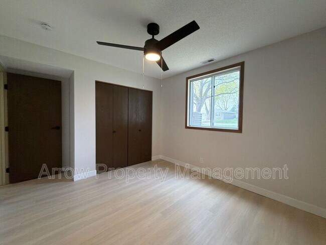 Building Photo - 535 W Saunders Ave