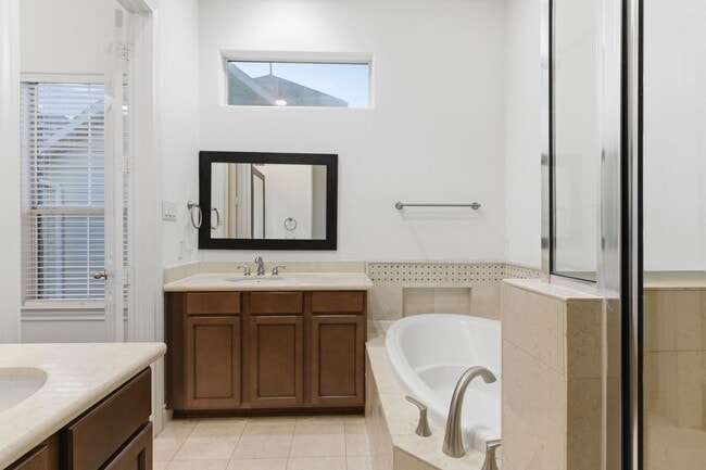 Building Photo - 1303 Sherwood Point Ln