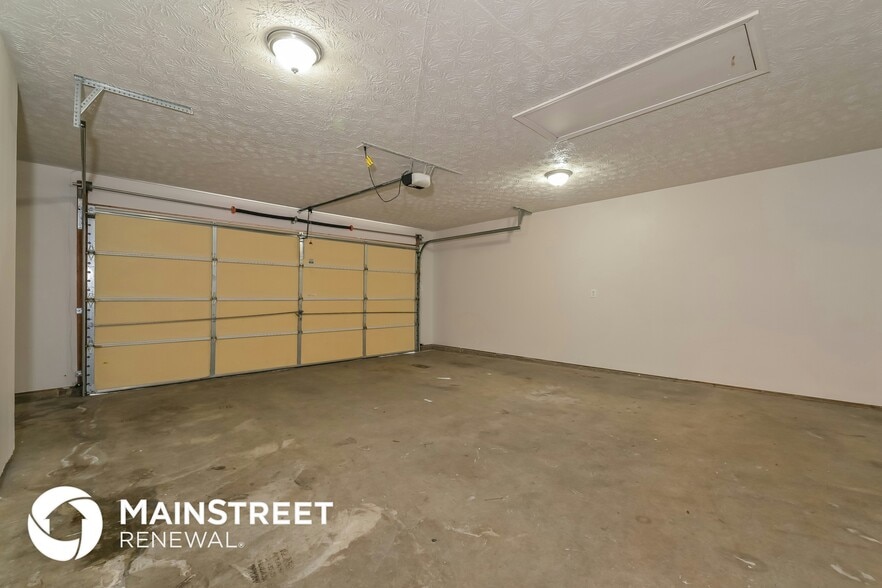 Building Photo - 8231 Oak Terrace Ln