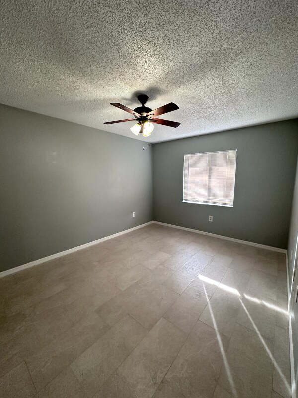 Building Photo - 90 Hidden Lake Dr