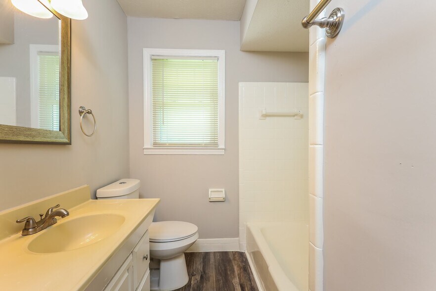 Building Photo - 5145 Burbank St