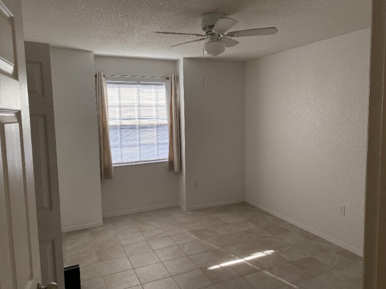 Building Photo - 14037 Fairway Island Dr