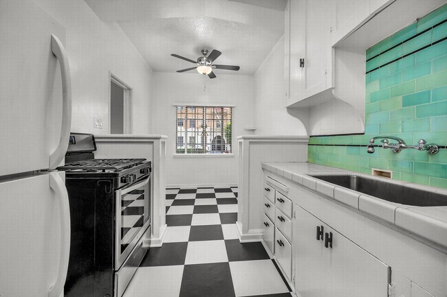 Building Photo - Stunning Old-World Hollywood Unit