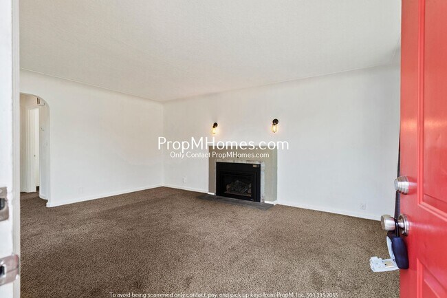 Building Photo - Three Bedroom Cottage in NE Salem!