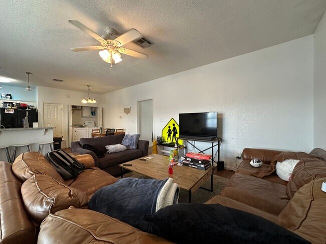 Building Photo - 1900 S 16th St