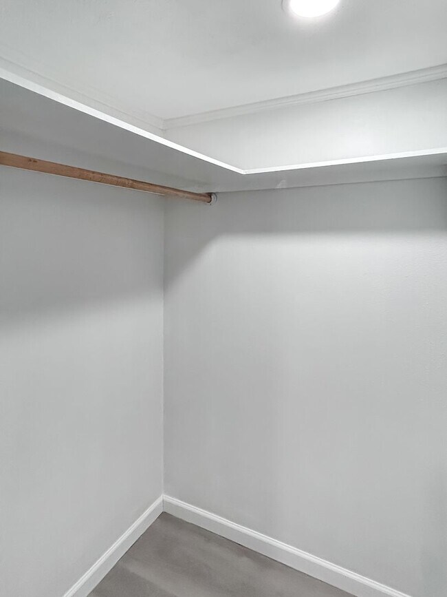 Building Photo - Move-In Ready Home Near Canyon Lake – Fresh Interior, Deck & Detached Garage