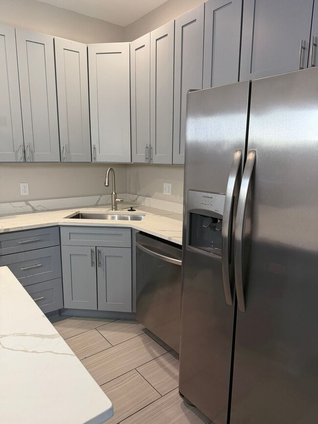 Building Photo - Bright & Spacious 3BR in The Grove – Walk to Shops & Dining!