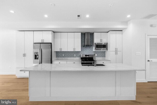 Building Photo - 2532 Elvans Rd SE