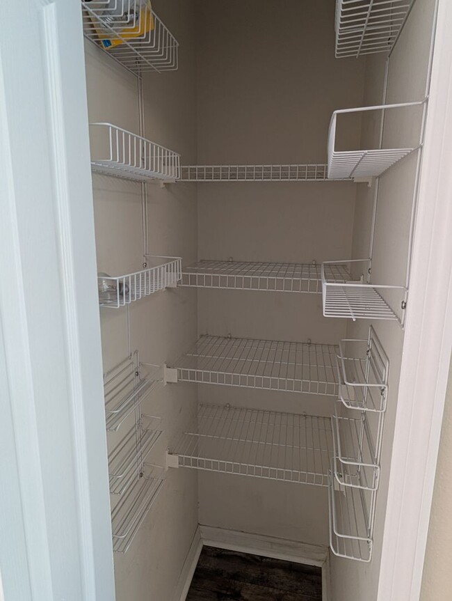 Building Photo - Spacious 2 Bed, 2.5 Bath Townhome in Gated...