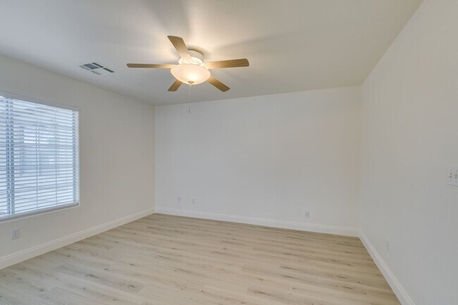 Building Photo - 437 Palegold St