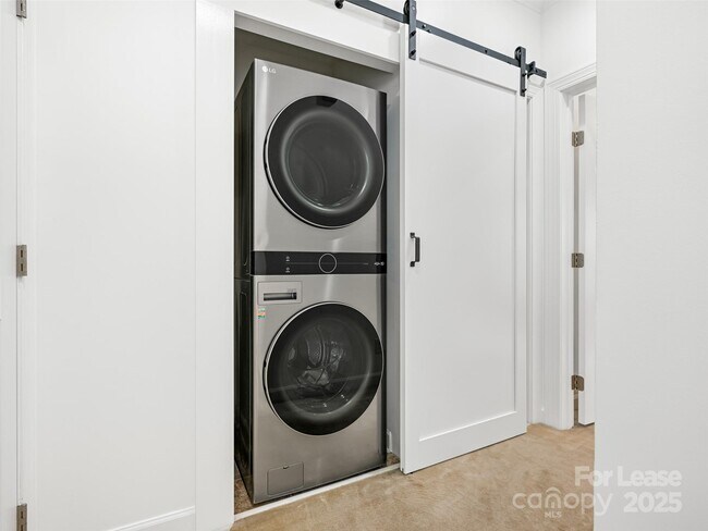 Building Photo - 1530 S Church St