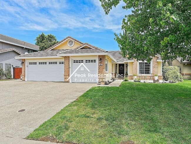 Building Photo - Updated 4bd/2ba Folsom Home with 3 Car Gar...