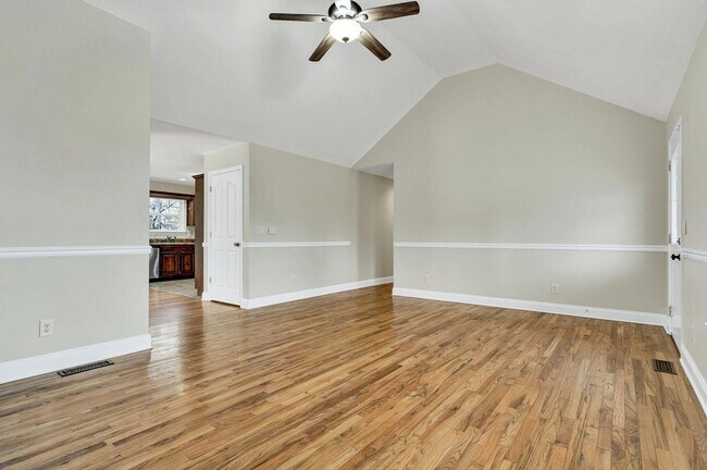 Building Photo - 217 Home Pl Ct SE