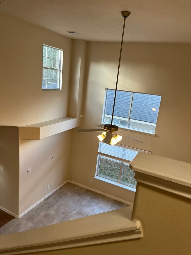 Building Photo - 21650 Falvel Sunset Ct