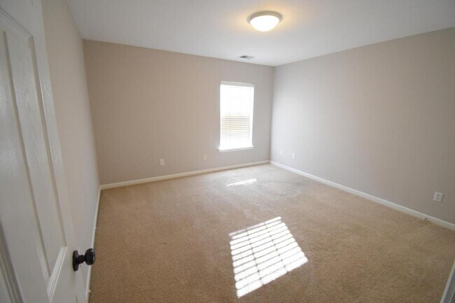 Building Photo - 6827 Braddock Ln