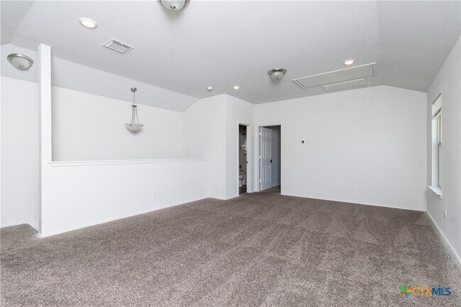 Building Photo - 303 Danielle Dr