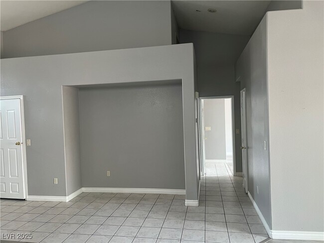 Building Photo - 9688 Emeraude Ave