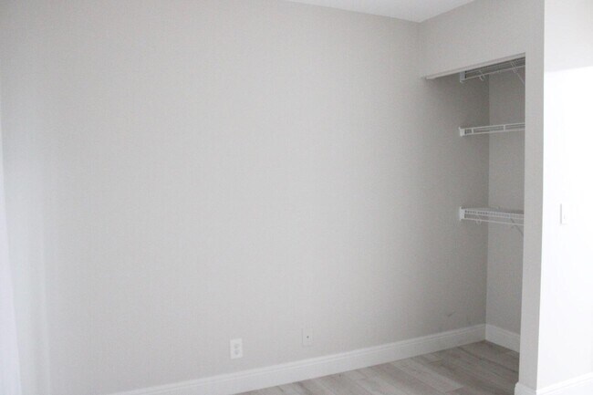 Building Photo - 1006 Green Pine Blvd