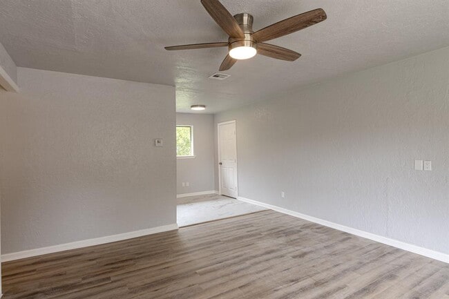 Building Photo - 2605 Queensbury Rd