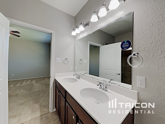 Building Photo - 1708 Cliffbrake Wy