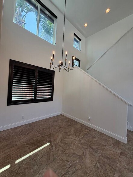 Building Photo - 52 Via Brida