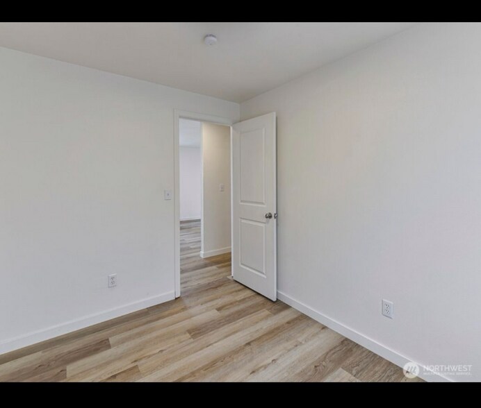 Building Photo - 1130 E 51st St