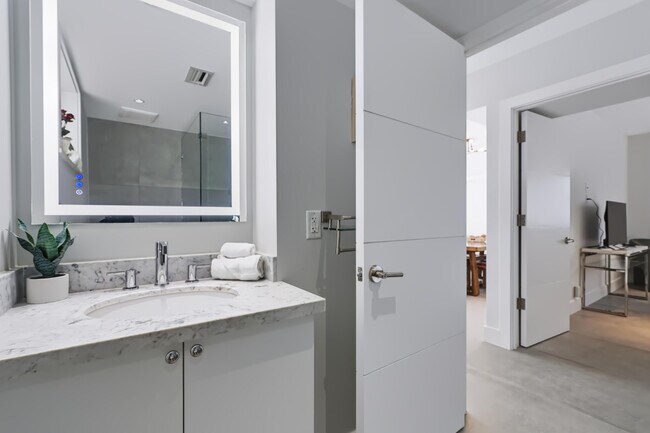 Building Photo - 604 N Ocean Blvd