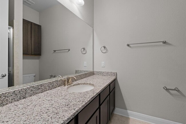 Building Photo - 4660 Katherine Dr