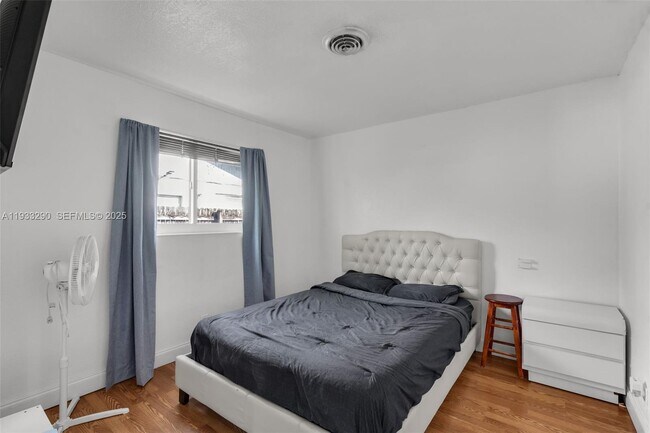 Building Photo - 6841 NW 7th Ct