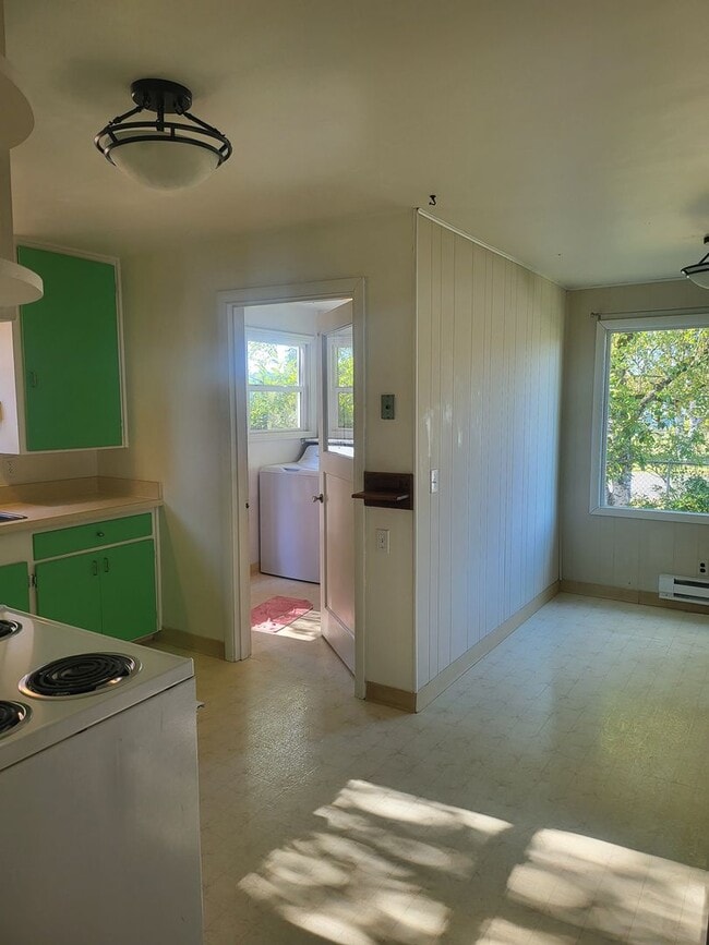 Building Photo - Cute House Close to W.F West High School!