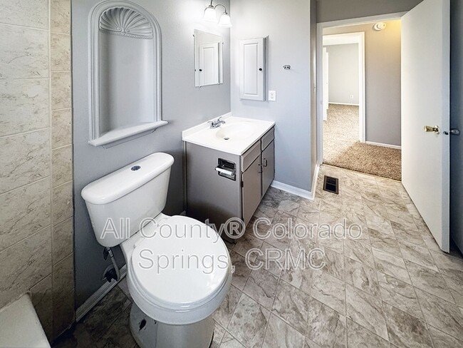 Building Photo - 6680 Parkridge Ct