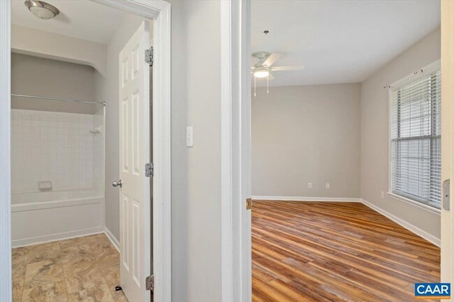 Building Photo - 270 Riverbend Dr