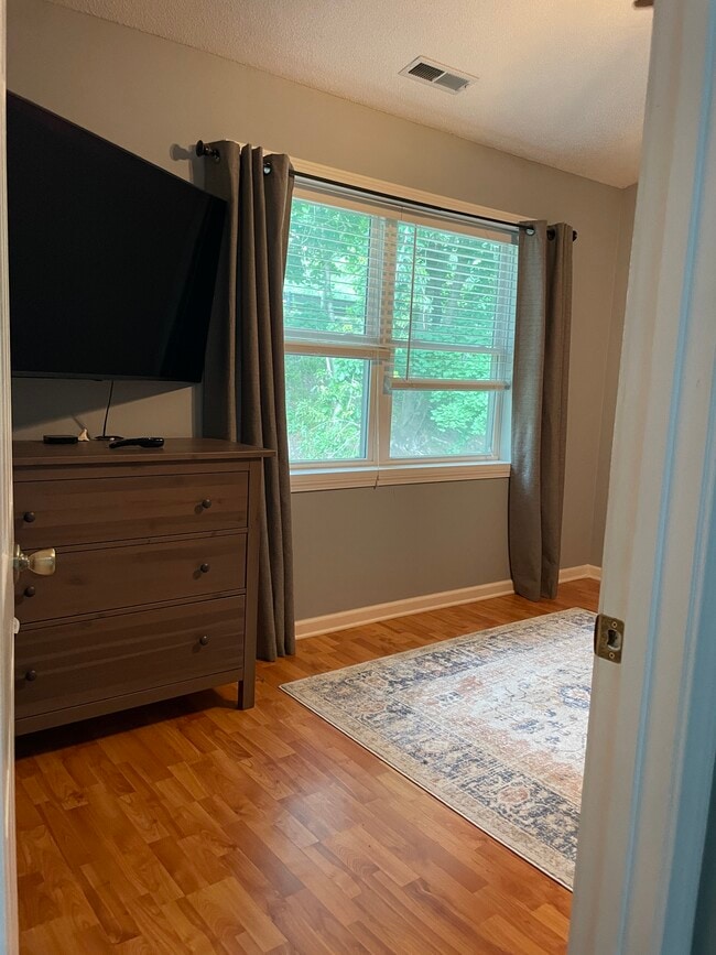 Building Photo - 74 Commodore Cmn