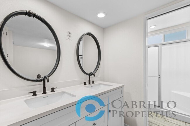 Building Photo - Beautiful 2bd/2ba 2nd Floor Condo with Bra...