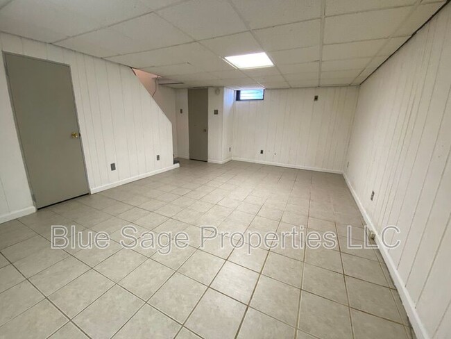 Building Photo - 227 Pine St