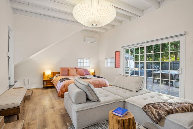 Building Photo - Ventura | Pierpont | 4 Bedroom + 3 Bathroom