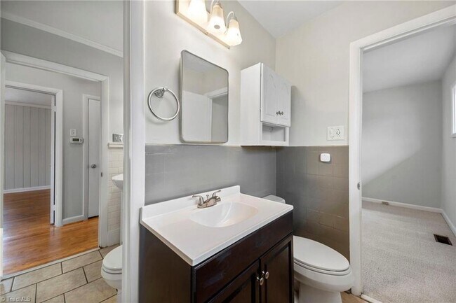 Building Photo - 2801 Wynnewood Dr